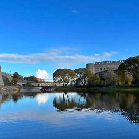 New With A View In The Town Center 나르바